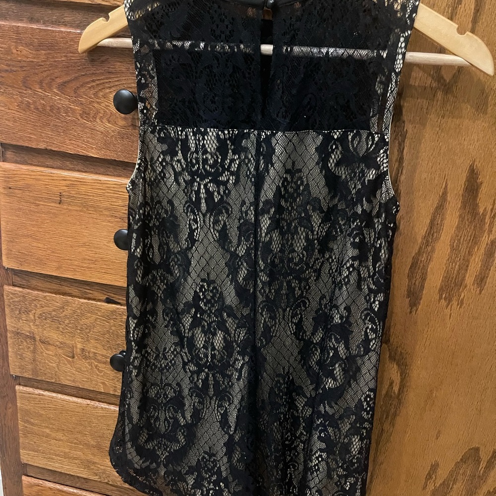 Elegant Black Lace Sleeveless Top